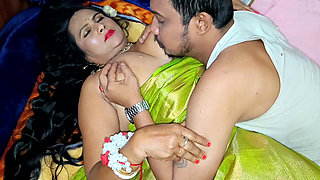 Ghar main baiji bai dance karne aaya, or time miltehe larka ne baiji ko bohat choda..