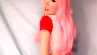 Kinky amateur teen flashing her marvelous curves on webcam