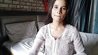 Bhabhi ko phone gift deke chuchi dba kar pela
