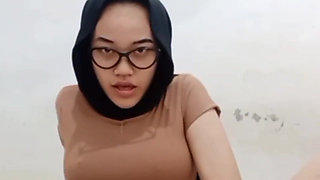 Horny Hijab Masturbation Until Wet