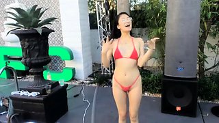 Amateur Asian teen sucks a big cock