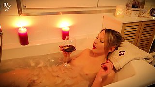 Part 1: Confidences and Pleasures of a Mistress in Her Bath - Mistress Julia