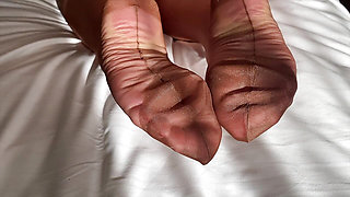 Mrs Mature Feet showing off her RHT Stockings and her lovely pussy