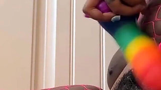 Ebony Big Ass Spreads Her Legs and Fill Her Pussy Till She Cum