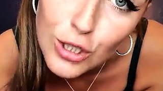Young amateur teen in solo masturbation getting kinky