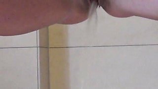 Student in-aneta Pissing