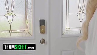 Freya Von Doom, Sergeant Miles And Penelope Woods In Sexy Latinas Rule The World - Free Movie