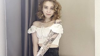 Sexy hussie with dick sucking eyes gives me a long and sloppy blowjob that makes me cum in her mouth