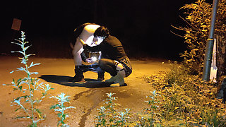 Horny MILF Gives Passionate Rimjob on a Outdoor