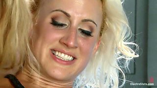 Blonde Bombshell Extreme Squirting and Electrosex LIVE!