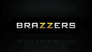 Door To Door Whores With Julia Ann, Brandi Love, Keiran Lee - Brazzers