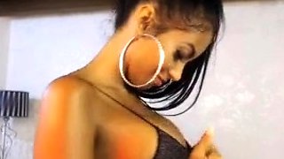 Love Chat Big Boobs Brunette Masturbating For Cam