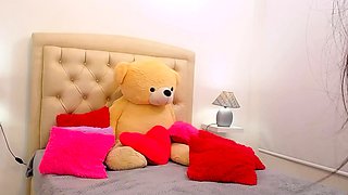 Big boob brunette masturbates on webcam