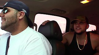 Hot Babe Gives a Juicy Blowjob in the Car and a Hard Fuck with Cumshot After