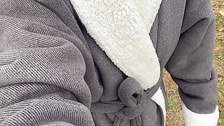 Pissing Pussy Hana Sexy in Cold Air Record Video Piss on the Fire Tank