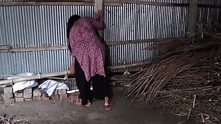 I See My Cousin Cleaning The House I Hugged Her From Behind And Started Fucking Her In The Ass
