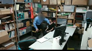 shoplifting 2 girl caught by guard nice koooool video