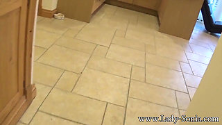 An English Housewifes Cleavage