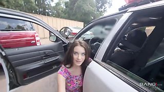 Als Verkehrssaenderin Mit Dem Cop Gefickt - Outdoor Pov Blowjob And Handjob By The Cop Car