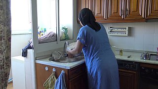 Pregnant Egyptian wife receives a creampie while washing dishes
