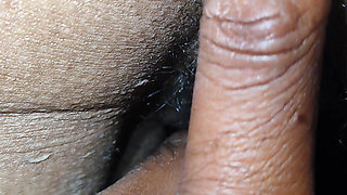 Desi wife ne apni chut mein ungli karai