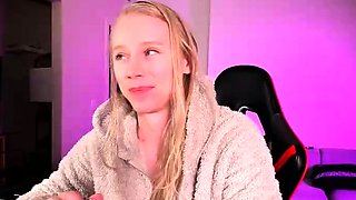 Amateur Blonde Teen Plays Solo with Toy Webcam Porn
