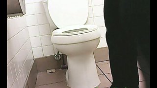 Chunky dark skin stranger lady in the toilet room wipes her pussy