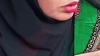 Indian Woman Wearing Hijab Had Sex in Car