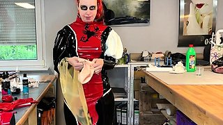 Amateur cd in latex masturbating dildoing