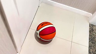 Big ass MILF gets trapped in the washing machine