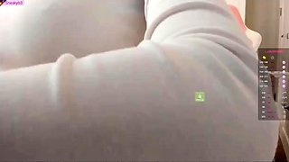Very hot amateur thai teen girl toying her pussy on cam