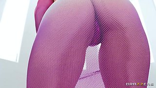 Gia's Big Wet Butt With Gia Derza, Small Hands - Brazzers