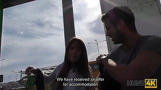 Hunt4k. man gave girlfriend's cunt to have accommodation for night