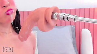 Webcam big booty brunette fucking machine toy hard