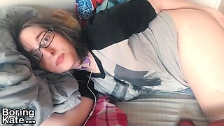 Cute amateur webcam teen girl toying pussy on webcam