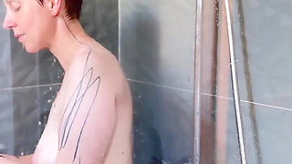 Apres M Etre Faite Jouir Je Lave Ma Chatte Poilue