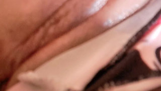 COLOMBIAN MASTURBATES AND PLAYS WITH HER