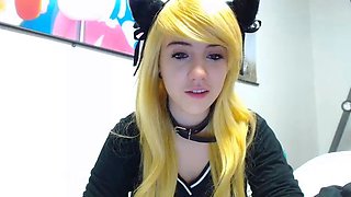 Amateur Webcam Cute Teen Plays Solo with Big