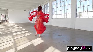 Flexible athlete babe reveals her titties