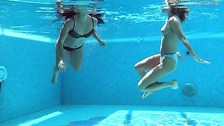 Jessica Lincoln and Lindsey Cruz's teen (18+) video by Underwater Show