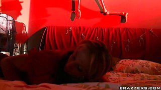 Alanah Rae and Nikki Sexx are enjoying intensive anal pound
