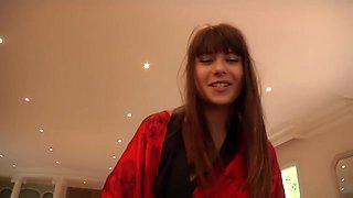 Amy, 37, has sparkling eyes... - Jacquie et Michel TV