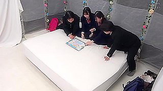 Dvmm-136 Face-revealing Mm Number, Real Friends Only, The Magic Mirror, A Group Of Four Boys And Girls On A School Trip Take On The Challenge Of The Double Virgin Deflowering Escape Game! A Girl Who Is Embarrassed By Her Male Friends Dick And A Virgin