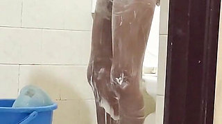 Hot Girl Perform Nice Blowjob and Her Nude Bath