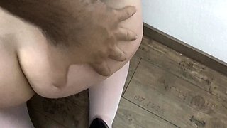 Amateur girlfriend home blowjob with cumshot in mouth