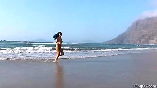 Jayla's Beach Solo Adventure