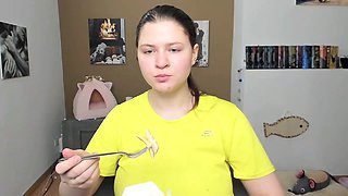 Curvy girl Tinniangel slurps down pasta and guzzles soda for a food fetish feast