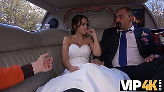 VIP4K. Random passerby scores luxurious bride in the wedding limo