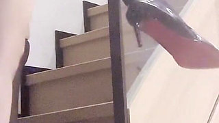 A Sexy Female Secretary with High Heels and Black Stockings Went to Her Boss's House on the Weekend and Was Given a Blowjob