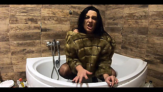Milfycalla- Pee Play in Bathtub While Wearing a Fur Coat and Pantyhose